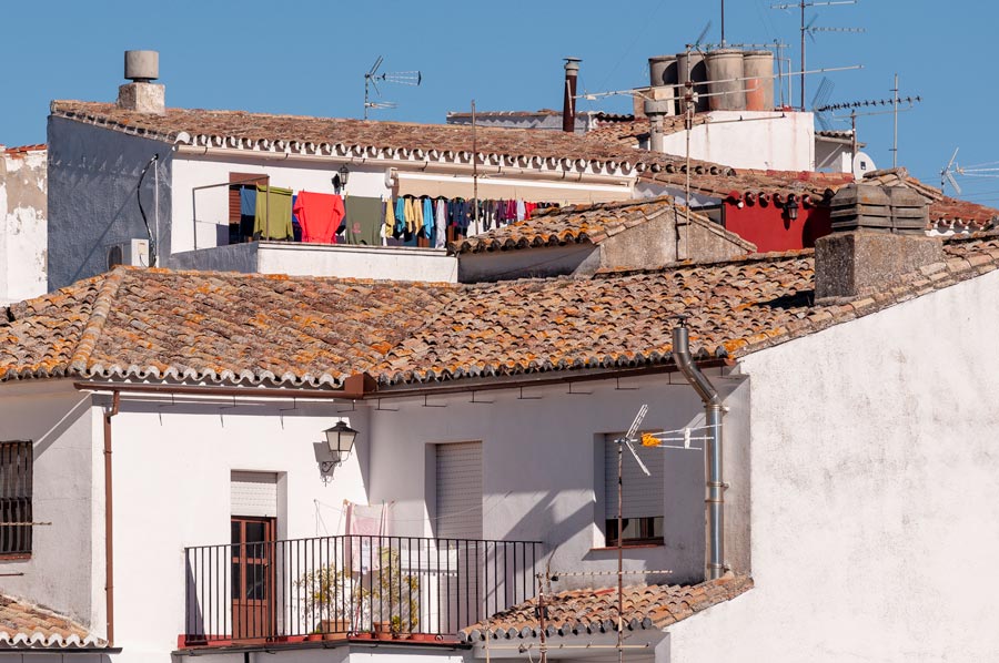 Laundry_for_dry_on_roof_terrace