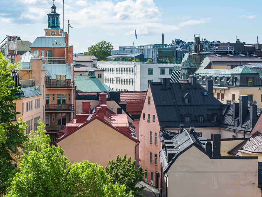 SE_Stockholm_colors_apricot_red_rooftops_old_stonebuildings900