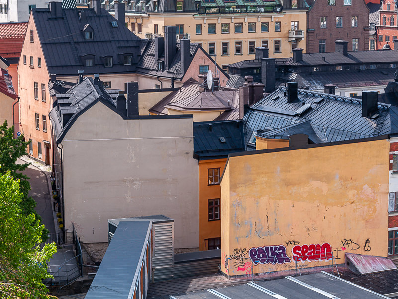 SE_stockholm_graffiti_wall_colourful_buildings_rooftops