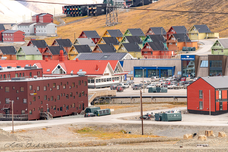 Svalbard_Longyearbyen_view_town_town_center_clours900