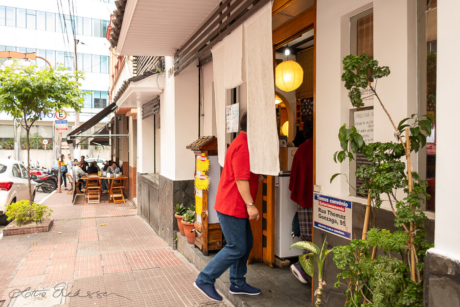 SaoPaolo_JapanTown_street_people_restaurant900