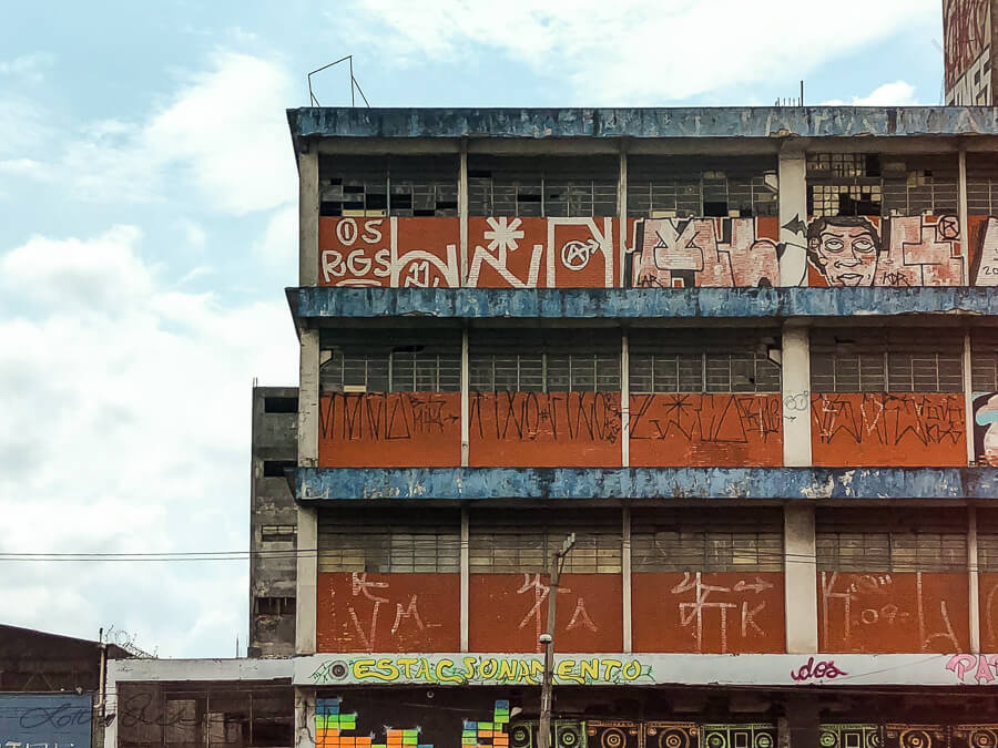 SaoPaolo_desolate_industrial_area_graffiti900