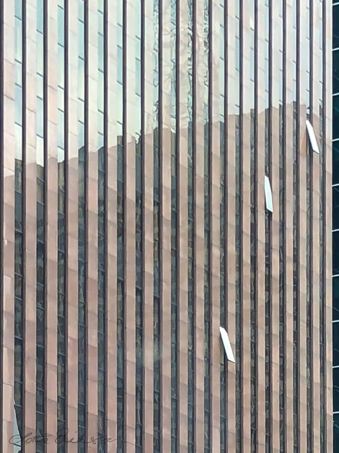 SaoPaolo_facade_reflection_windows_some_open900