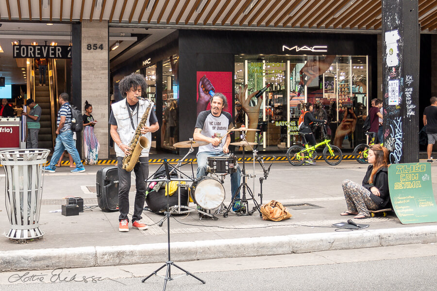 SaoPaolo_AvPaulista_streetlife_saxophone_and_drum_player900