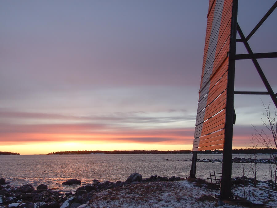SE_08_winter_sunset_navigation_mark_islands_colorful900