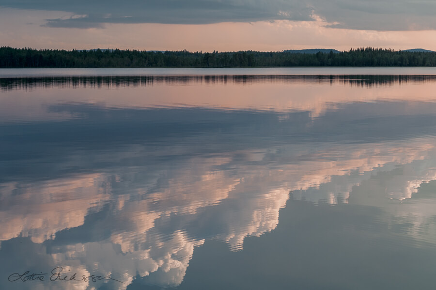 SE_Norrbotten_lake_evening_smooth_cloud_reflections900