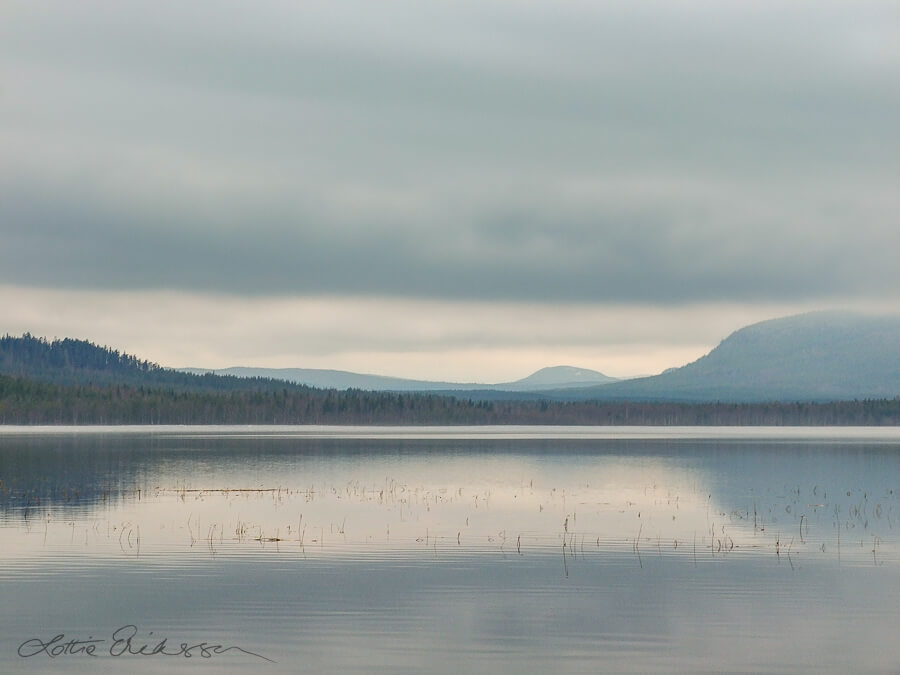 SE_Norrbotten_lake_spring_tranquil_foggy_clouds_mountains900
