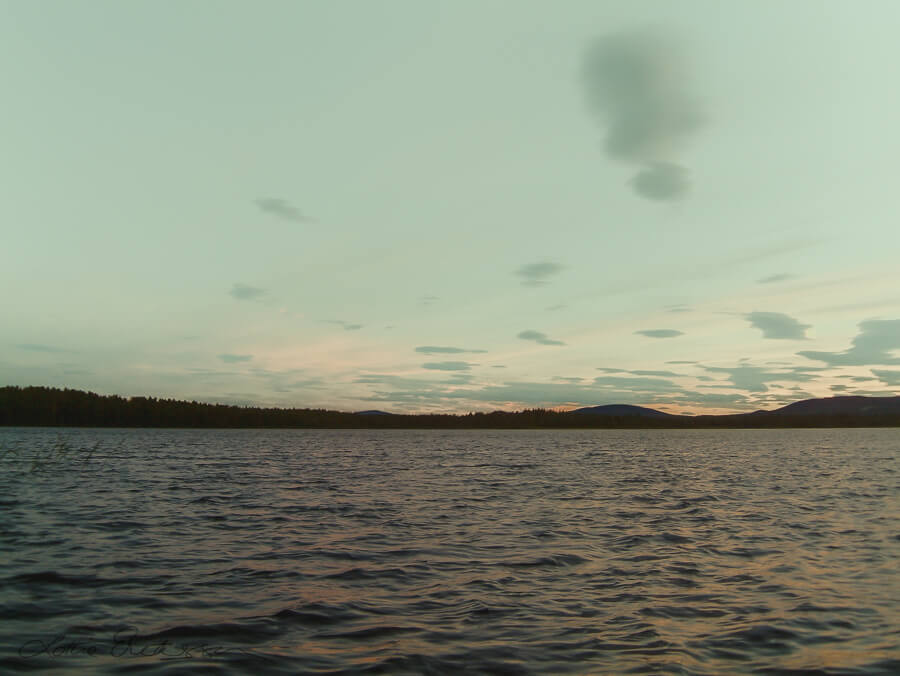 SE_Norrbotten_lake_summernight_sky_cloud900