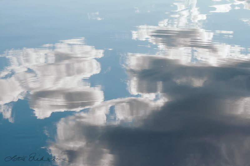 SE_lake_cloudreflections_floating