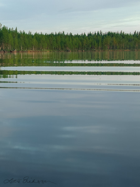 SE_lake_tranquil_forest_reflections_green_blue