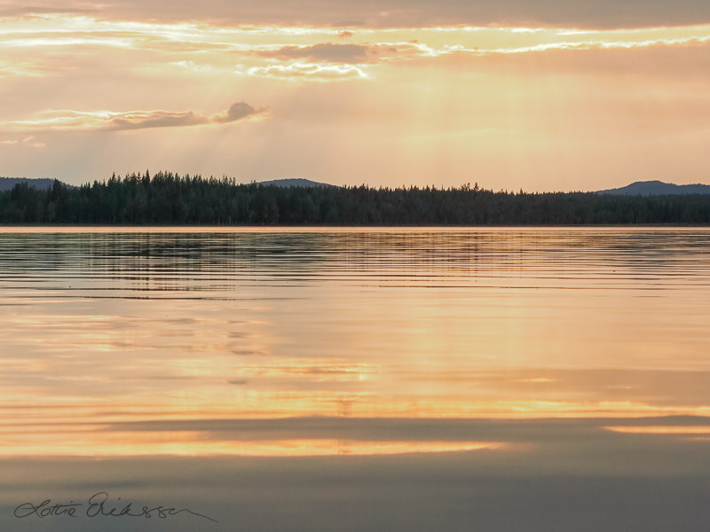 SE_lake_tranquil_golden_sunset_reflections