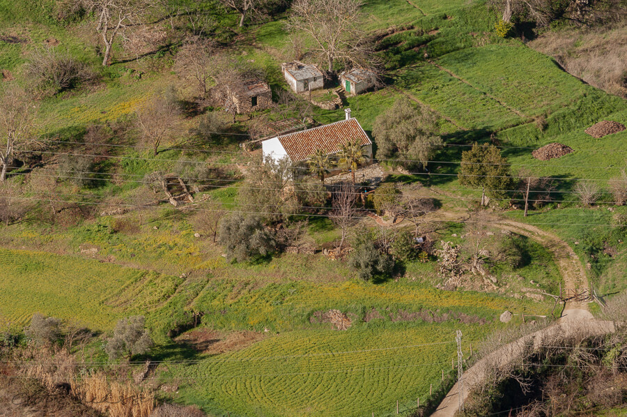 ES_farmhouse_fields_from_above900