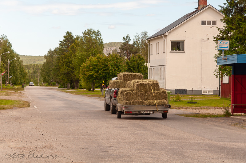 SE_Norrbotten_village_swedish_street_truck_hayload