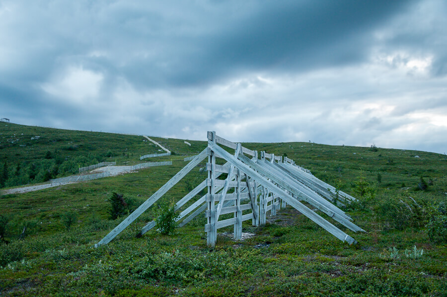 SE_Lappland_Galtispuoda_mountaintop_reindeer_fences__watercolor_clouds900