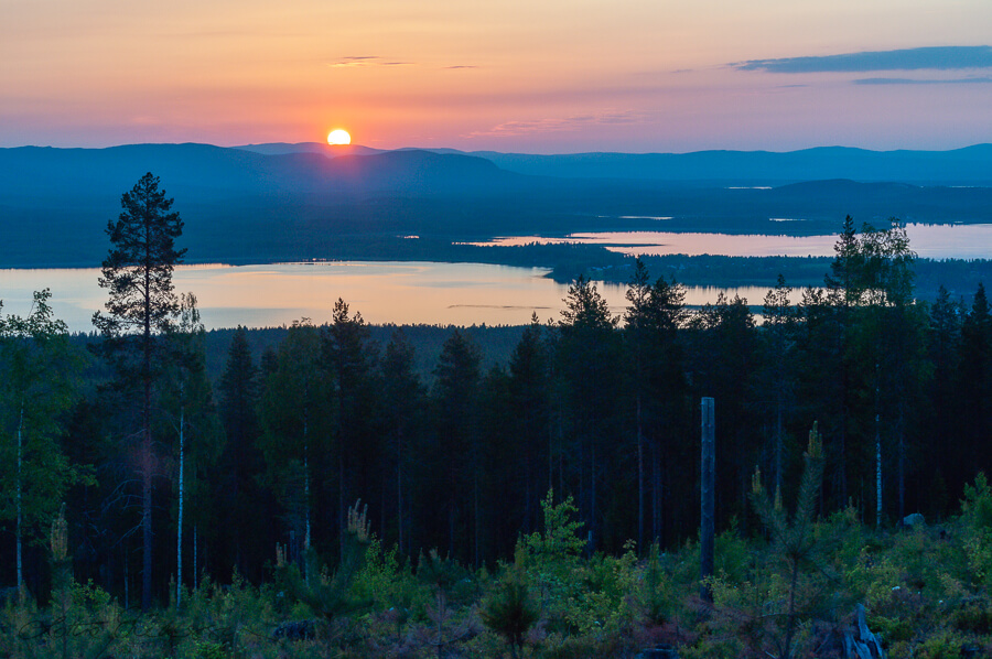 SE_Norrbotten_sunset_panoramic_view_lakess_mountains_orange_sky900