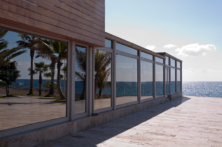 ES_GranCanaria_glass_panels_reflections_ocean_horizon900