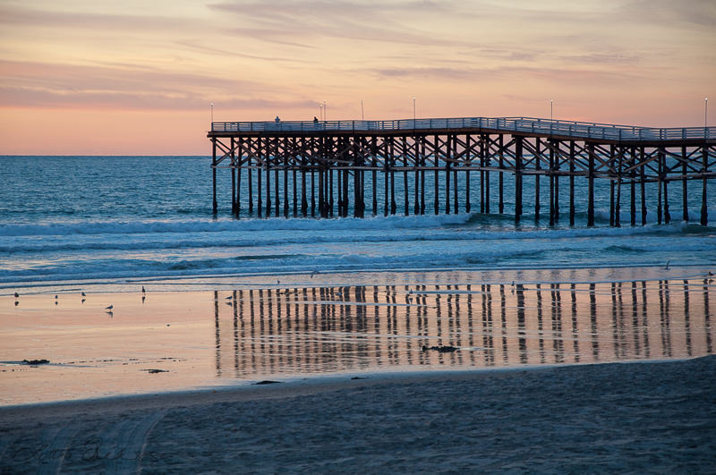 SanDiego_the_Pacific_pier_dusk_beach_reflection_birds_people