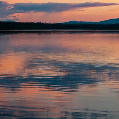 Se Lake Sunset Colours Still Raincloud Reflection Forest Mountains
