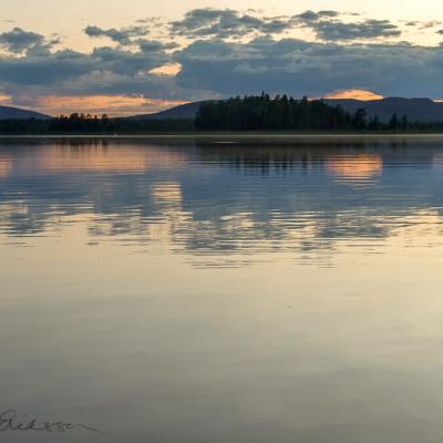 Se Norrbotten Lake Dusk Tranquil Reflections Forest Mountains Clouds900