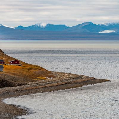 Svalbard Adventsfjorden Peninsula Cabins Distant Snowcovered Mountains900