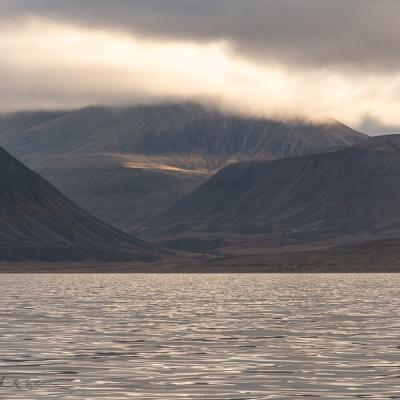 Svalbard Seaview Mountains Clouds Sunlit Spot Mountainside900
