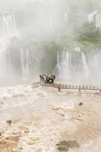 Br Foz Do Iguacu Waterfalls Mist Dangerous Lookout People 