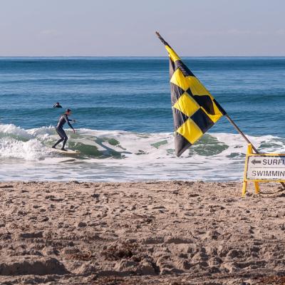 California Pacific Yellownblack Chequered Flag Surfers Waves900
