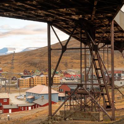 Sj Longyearbyen Colors Town View Foreground Cablecar Construction900
