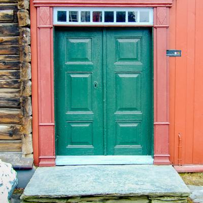 No Roros Green Door Crimson Framing Red House900