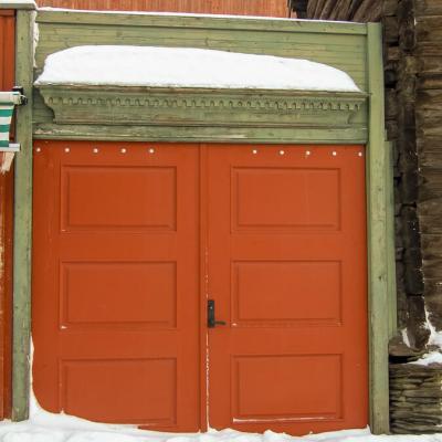 No Roros Rusty Ded Doorway Green Framing Snow900