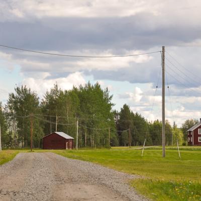 Se Norrbotten Road Electricitywirings Barn House Lawn Clouds900