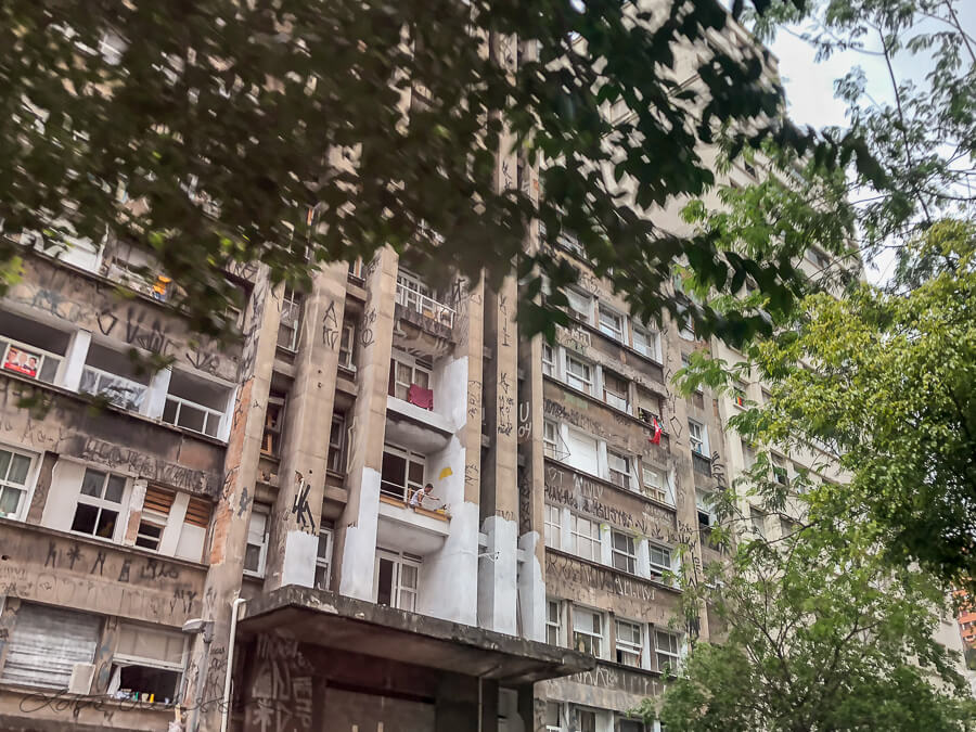 Saopaolo Residential Derelict Graffiti Balcony Man900