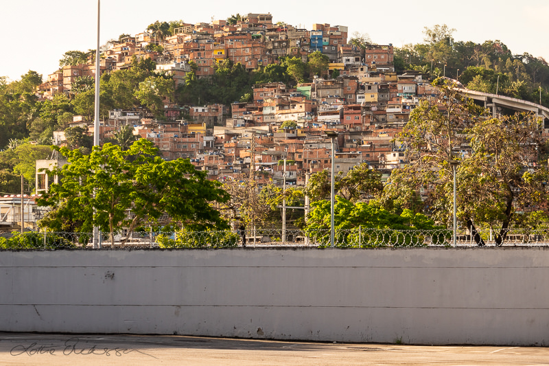 BR_RioDeJaneiro_favela_hilltop_barbed_wire_wall