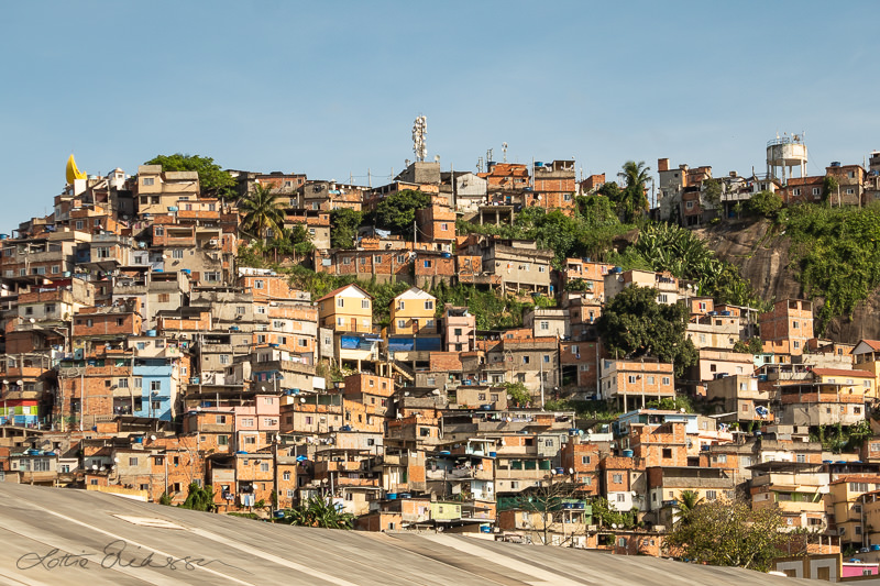BR_RioDeJaneiro_favela_hilltop_houses