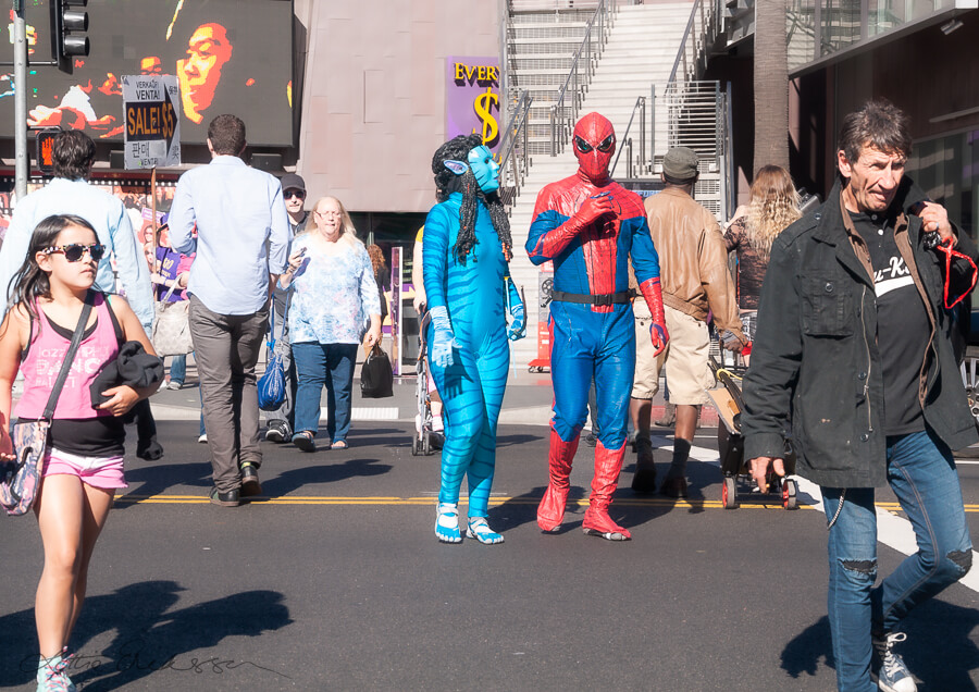 US_Hollywood_spiderman_and_avatar_walking900