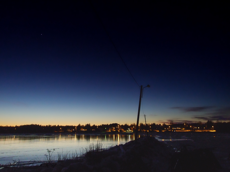 SE_08_winter_evening_dark_star_jetty_lamppost_bay_village