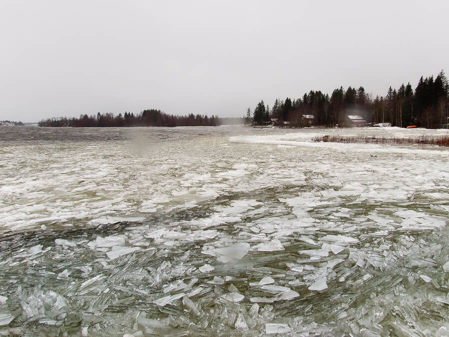 SE_winter_icefloaes_storming_raining_grey900