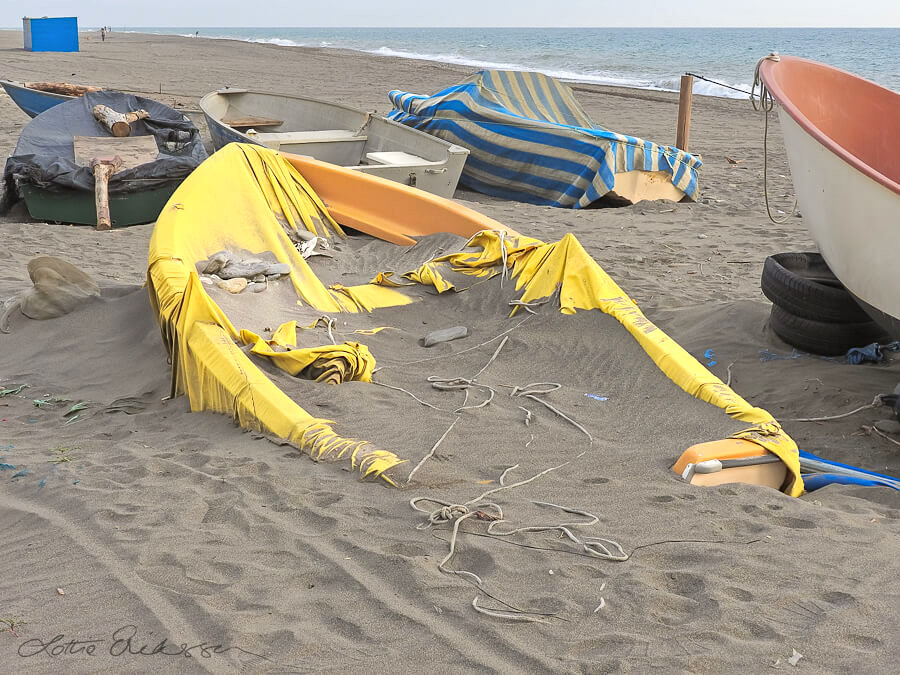 Spain_Mediterranean_yellow_boat_wrap_sand_beach900